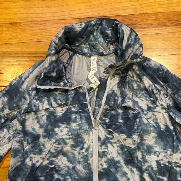 LULULEMON Miss Misty Packable Rain Jacket Sea Side Silver Fox 2 - Picture 4 of 7